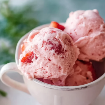 Homemade Strawberry Ice Cream